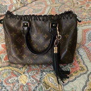 Vintage LV bag in great vintage condition.